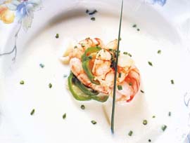 Crema fría de patatas con gambas